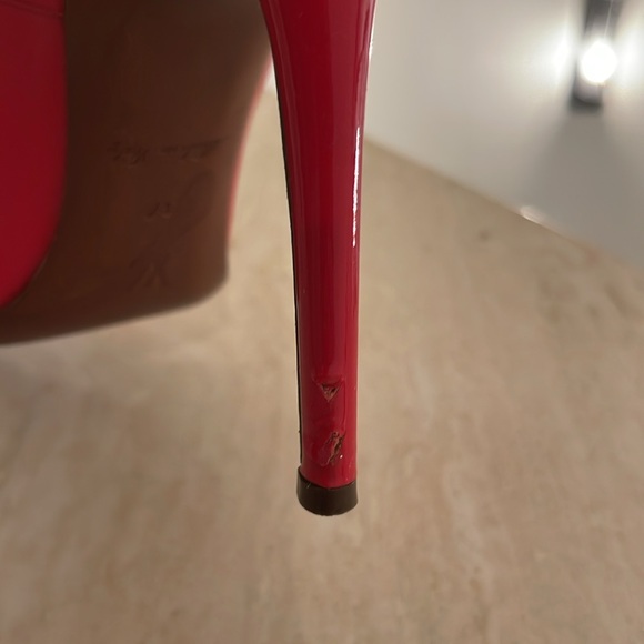 Louis Vuitton Pumps/Heels. Used. Size 37. Guaranteed Authentic - Picture 10 of 15